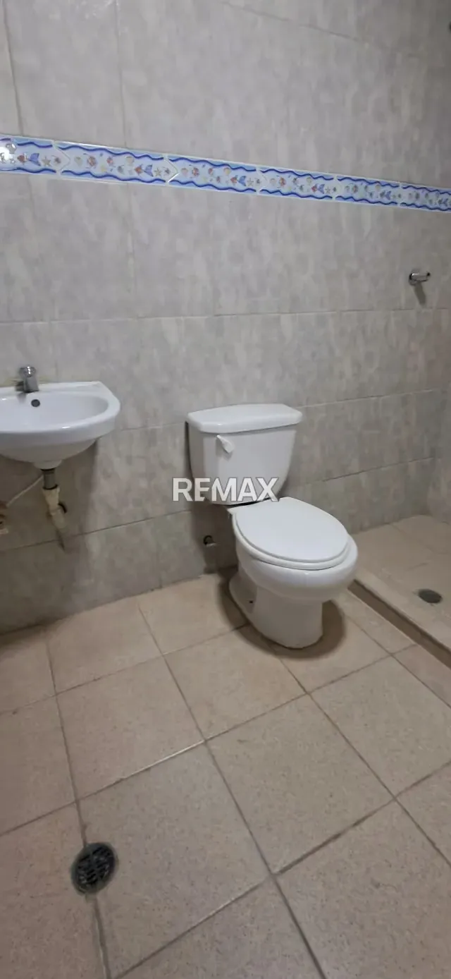 Venta de Casa para uso comercial y residencial ubicada en el centro de Cagua - 13