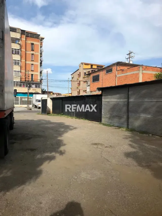 Venta de terreno en Via alto trafico - 2