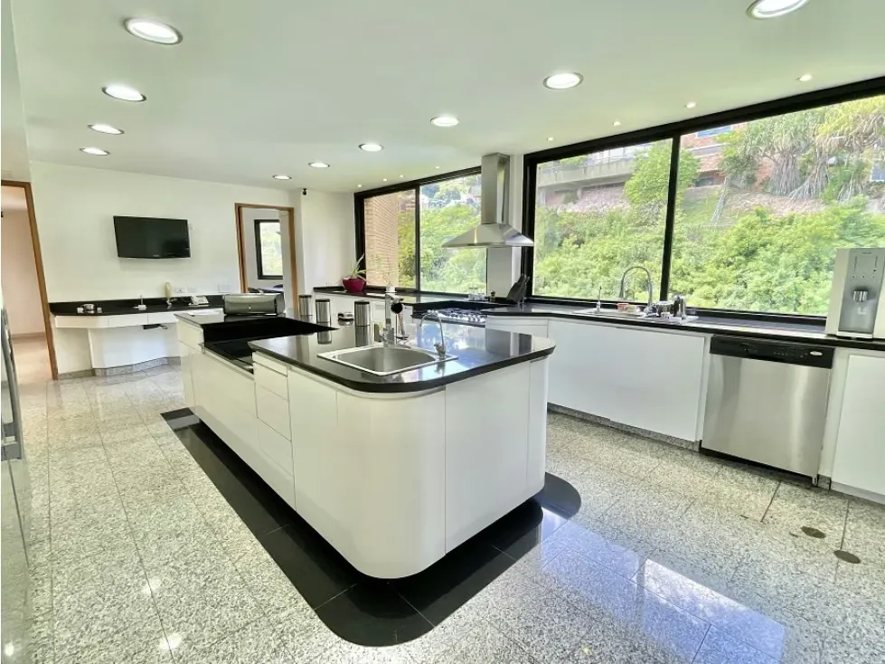 Se vende PH 1100 m2 4h+2s/5.5b+s/7p Colinas de Valle Arriba - 8