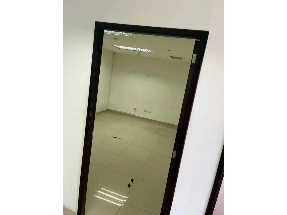 Alquilo oficina 315m2 Las Mercedes 0879 - 12