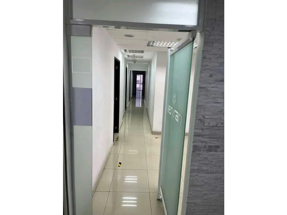 Alquilo oficina 315m2 Las Mercedes 0879 - 2