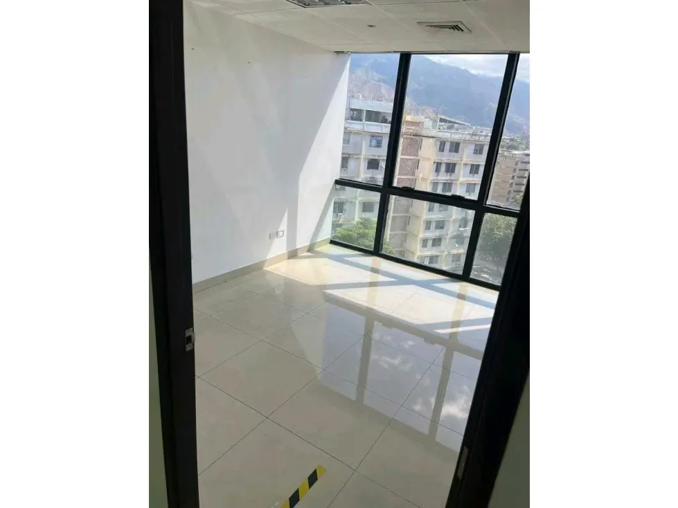 Alquilo oficina 315m2 Las Mercedes 0879 - 8