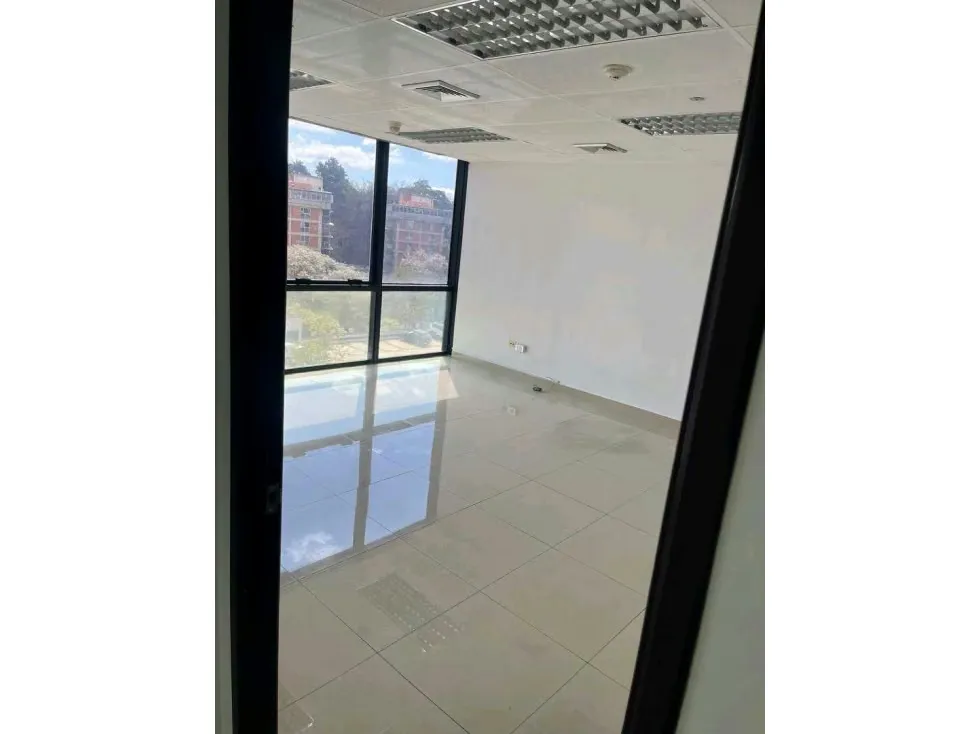 Alquilo oficina 315m2 Las Mercedes 0879 - 9
