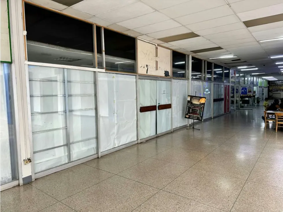 MAGNÍFICO LOCAL EN ALQUILER EN EL CC LOS CHAGUARAMOS - 2