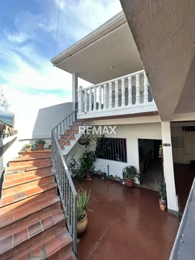 Casa doble propósito en Venta en Santa Eduvijes! - 2