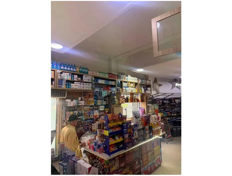 Vendo/alquilo fondo de comercio 120m2 Los Símbolos 4845 - 19