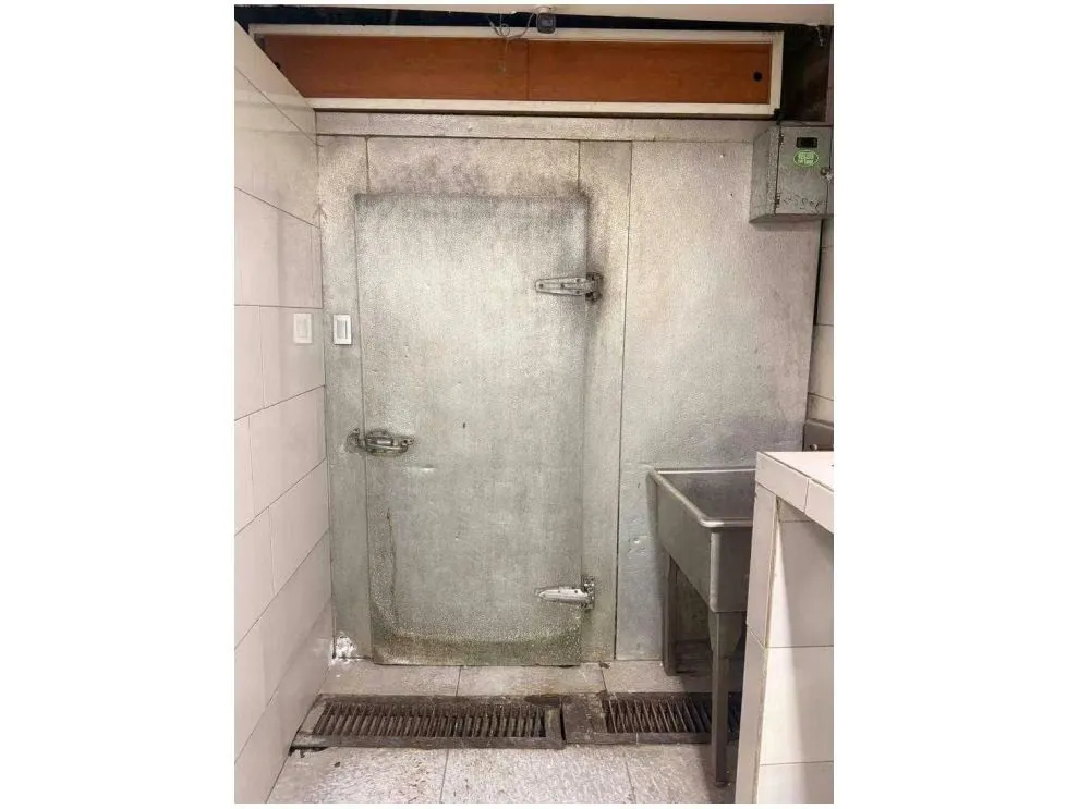 Vendo/alquilo fondo de comercio 120m2 Los Símbolos 4845 - 10