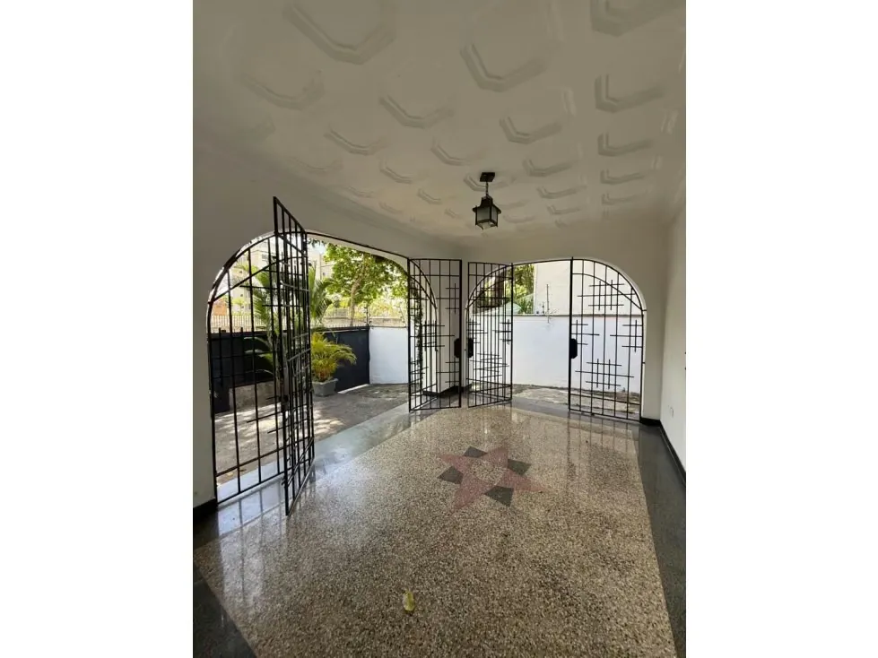 Alquilo casa de una planta 480m2 Altamira 6726