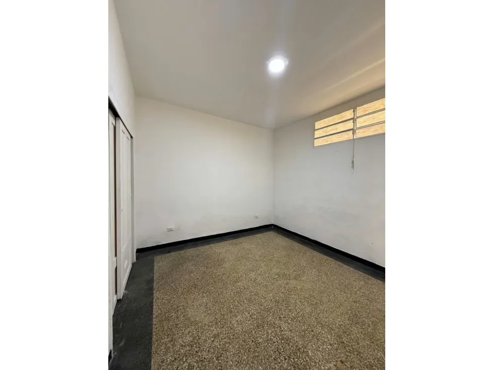 Alquilo casa de una planta 480m2 Altamira 6726 - 8
