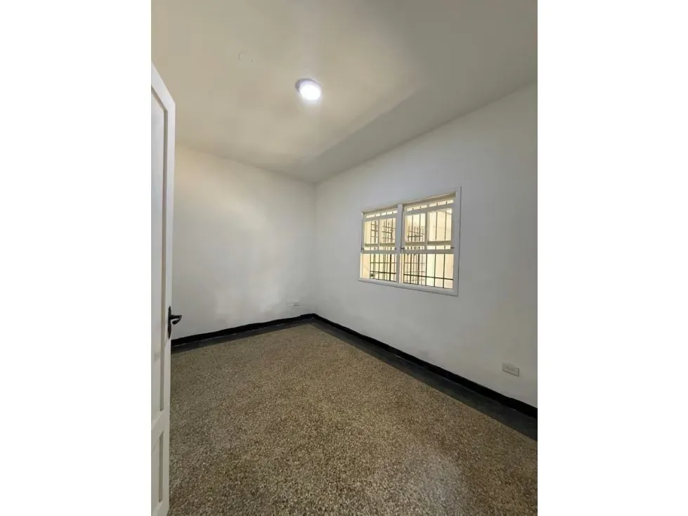 Alquilo casa de una planta 480m2 Altamira 6726 - 9