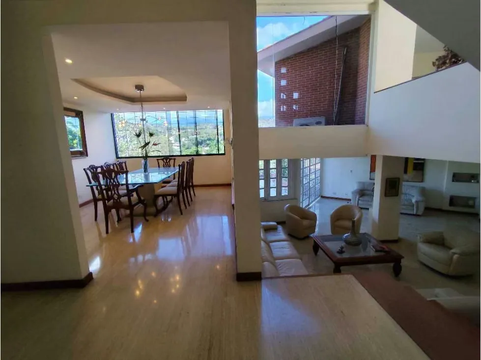 Se Vende Casa en Calle Cerrada 700m2 Prados del Este Para Actualizar - 4