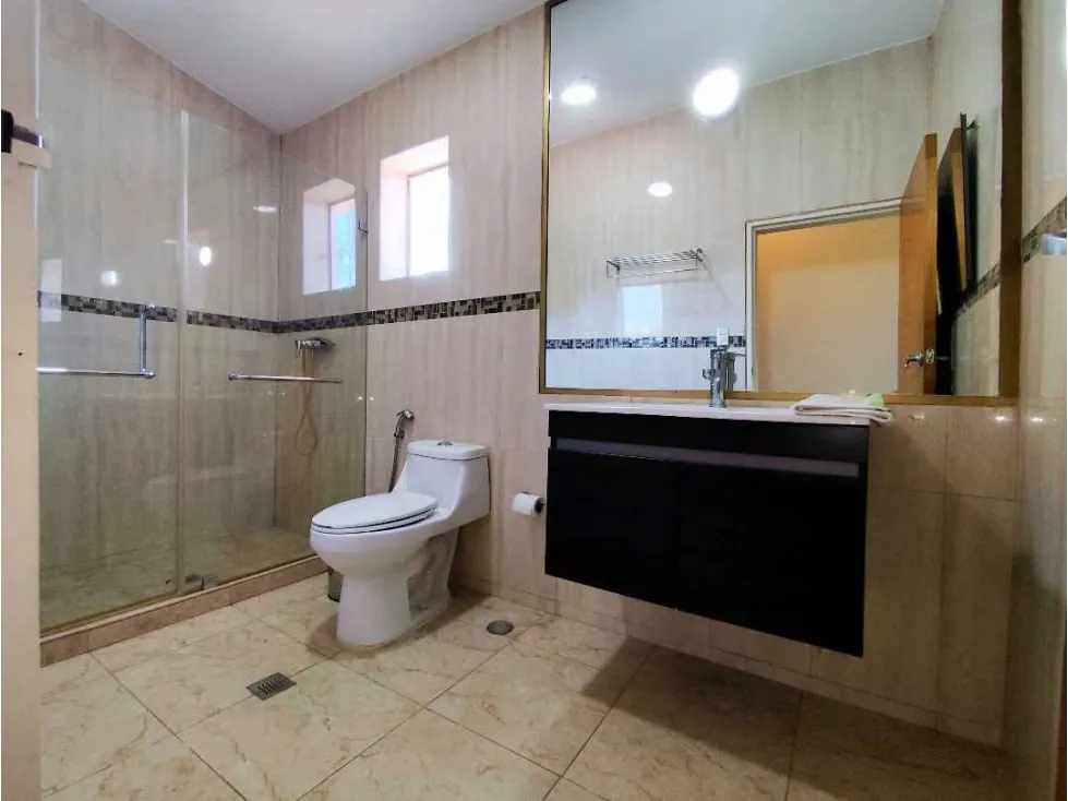 Se Vende Casa en Calle Cerrada 700m2 Prados del Este Para Actualizar - 31