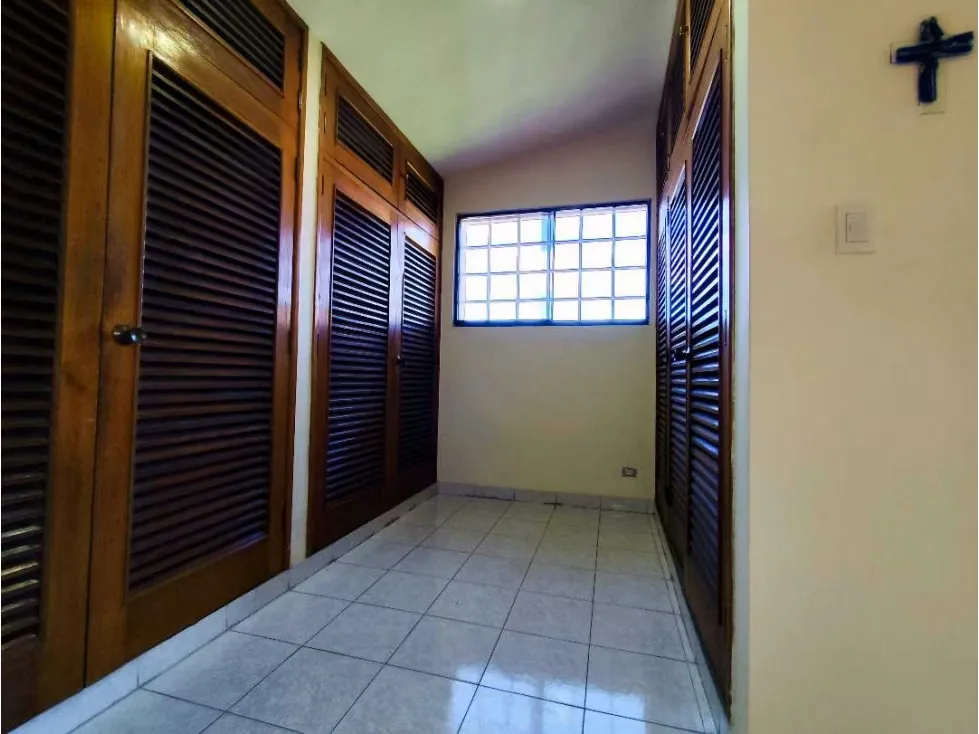 Se Vende Casa en Calle Cerrada 700m2 Prados del Este Para Actualizar - 33