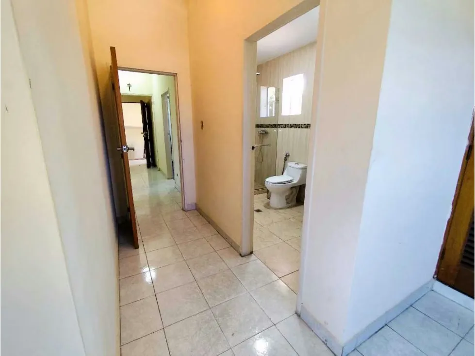 Se Vende Casa en Calle Cerrada 700m2 Prados del Este Para Actualizar - 35