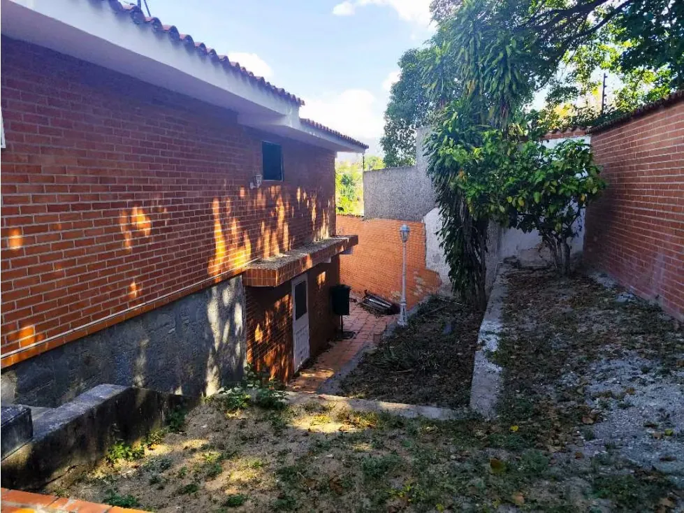 Se Vende Casa en Calle Cerrada 700m2 Prados del Este Para Actualizar - 36