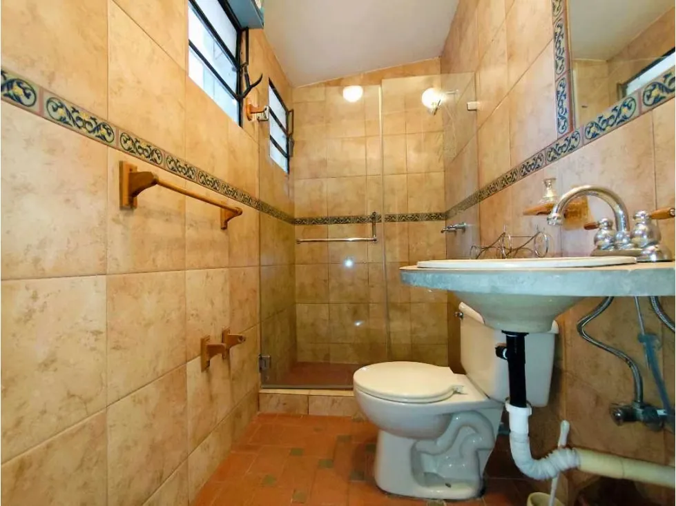 Se Vende Casa en Calle Cerrada 700m2 Prados del Este Para Actualizar - 51