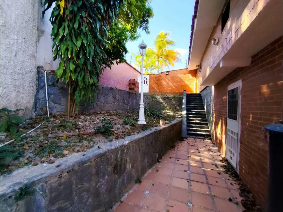 Se Vende Casa en Calle Cerrada 700m2 Prados del Este Para Actualizar - 54