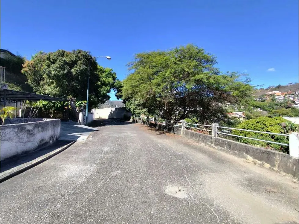 Se Vende Casa en Calle Cerrada 700m2 Prados del Este Para Actualizar - 60