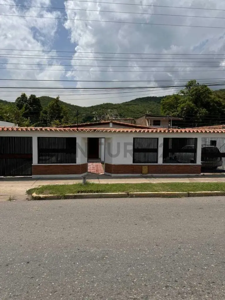 Casa en Avenida Principal de Guanta, Urbanización Las Palmas - 2