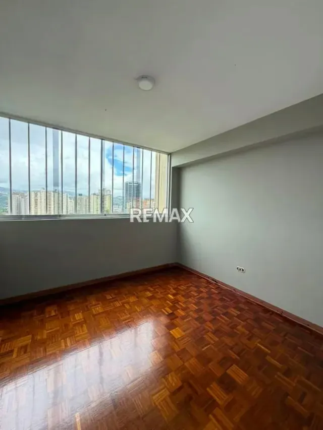 Apartamento en venta en Los Dos Caminos - 11