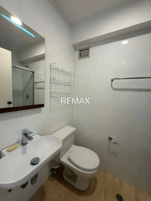 Apartamento en venta en Los Dos Caminos - 12