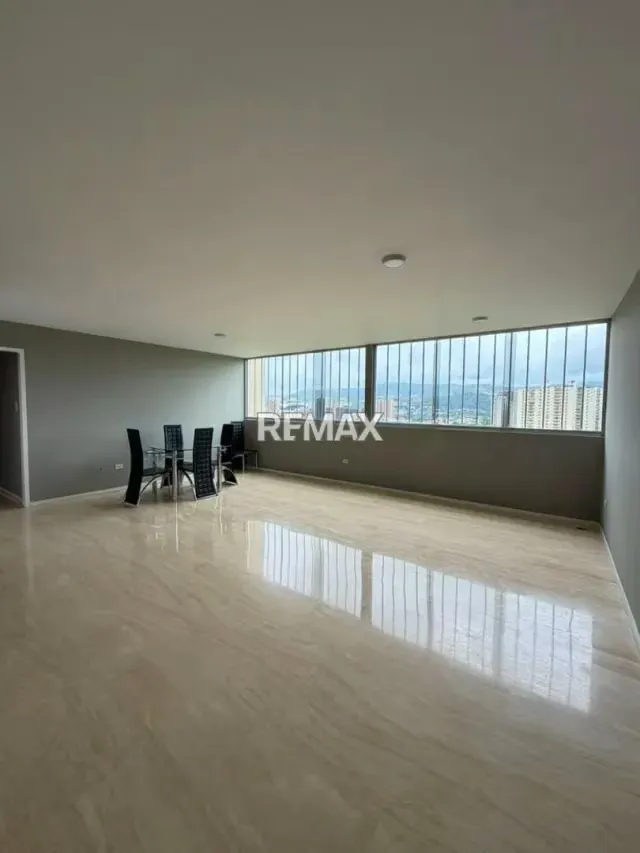Apartamento en venta en Los Dos Caminos - 4