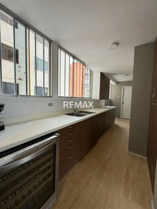 Apartamento en venta en Los Dos Caminos - 8