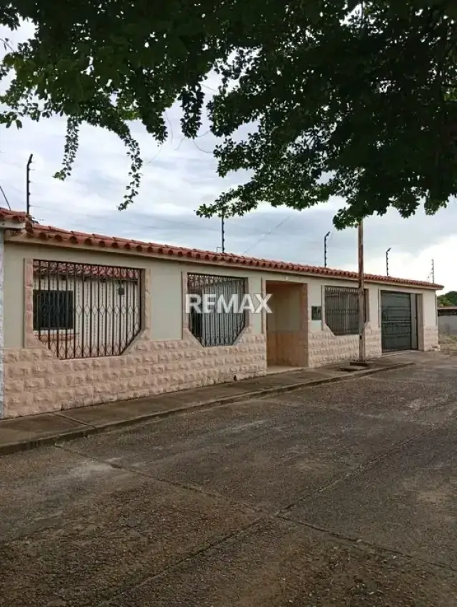 Vendo casa quinta con Excelente ubicación hacia la zona industrial