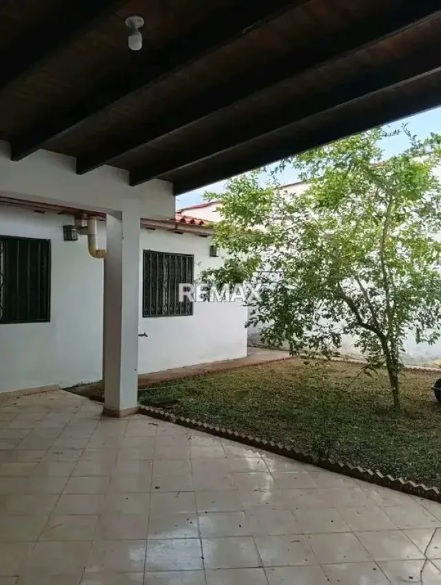 Vendo casa quinta con Excelente ubicación hacia la zona industrial - 2