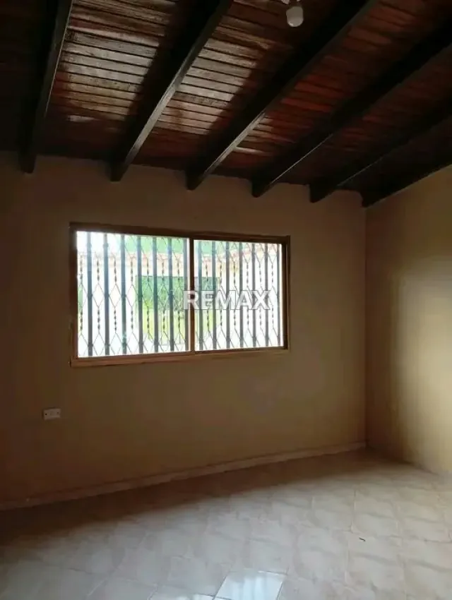 Vendo casa quinta con Excelente ubicación hacia la zona industrial - 8