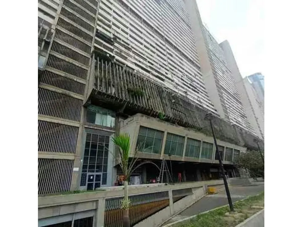 Local 279 m² frente al Metro Parque Central | 3 entradas | Av. Lecuna - 2