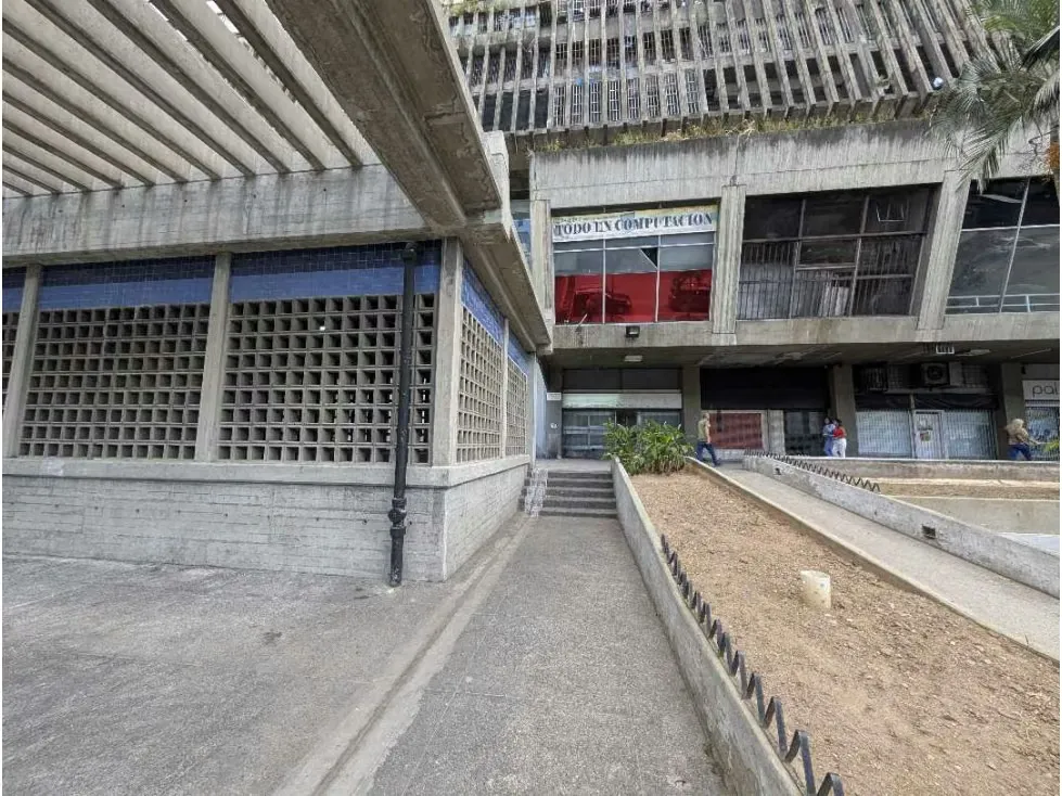 Local 279 m² frente al Metro Parque Central | 3 entradas | Av. Lecuna - 6