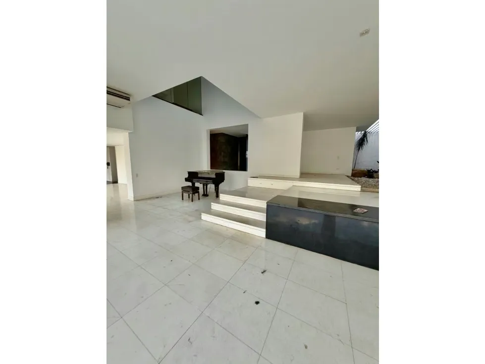 Se vende quinta en calle cerrada 750m2 Lomas del Mirador 2550