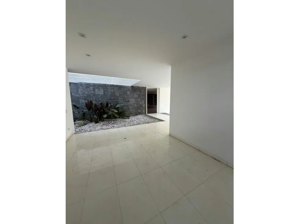 Se vende quinta en calle cerrada 750m2 Lomas del Mirador 2550 - 14