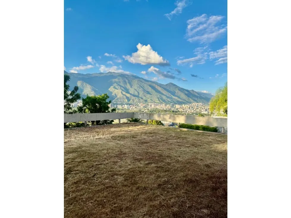 Se vende quinta en calle cerrada 750m2 Lomas del Mirador 2550 - 5