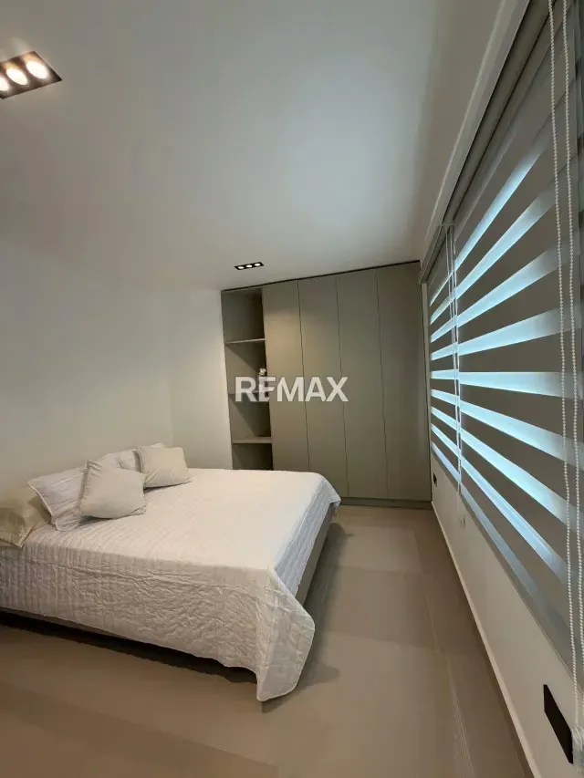 Venta de moderno Apartamento en Resd. Monreale Urb. Las Chimenead Valencia - 4