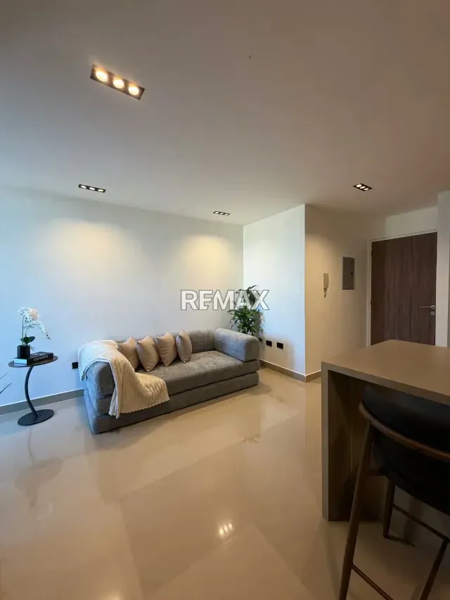 Venta de moderno Apartamento en Resd. Monreale Urb. Las Chimenead Valencia - 6