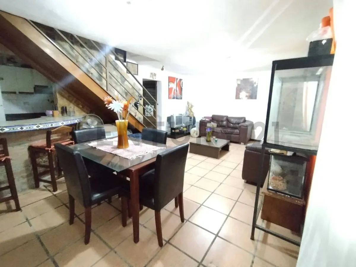 Casa 2 nivel en Venta Ubicada en Guatire, Res. Puerta del Bosque - 5