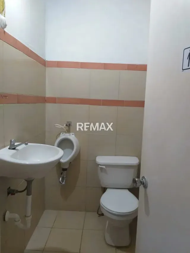 Alquiler Local en Av. Ollarvides Puerta Maraven - 2