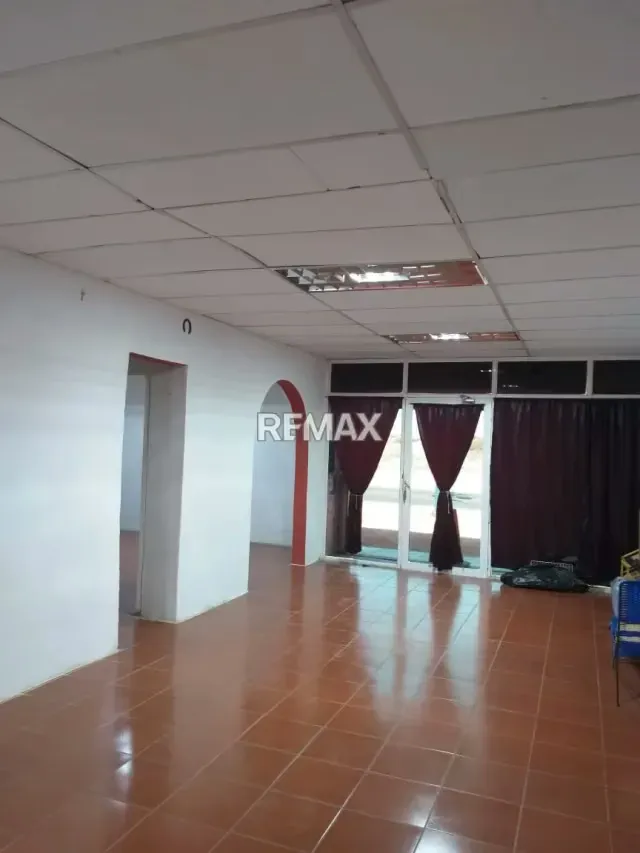 Alquiler Local en Av. Ollarvides Puerta Maraven - 3