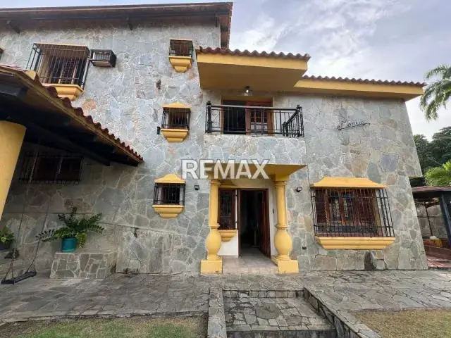 Venta de casa de esquina en la Viña a actualizar