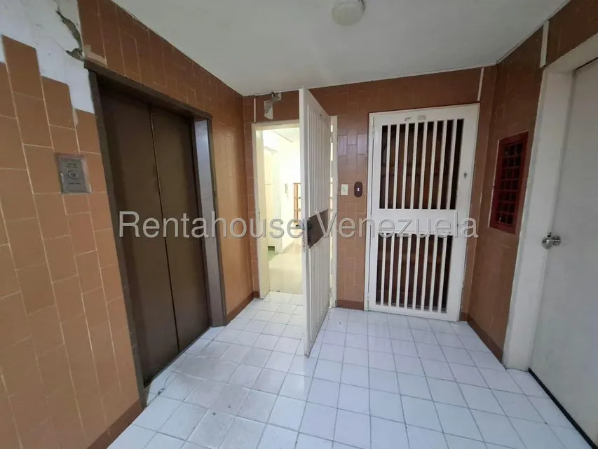 Apartamento (1 Nivel) en Alquiler en El Paraiso, Distrito Metropolitano - 3