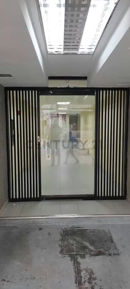 Local Comercial en una de las mejores zona de caracas - 3
