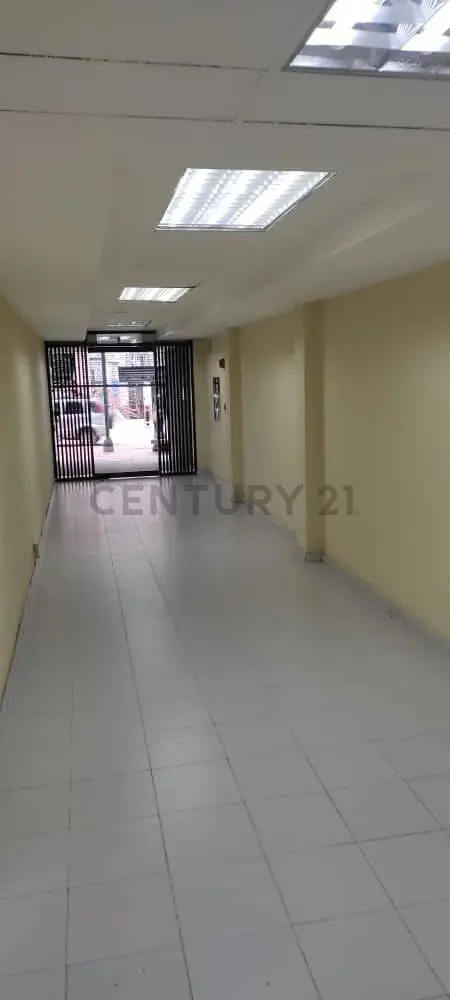 Local Comercial en una de las mejores zona de caracas - 4