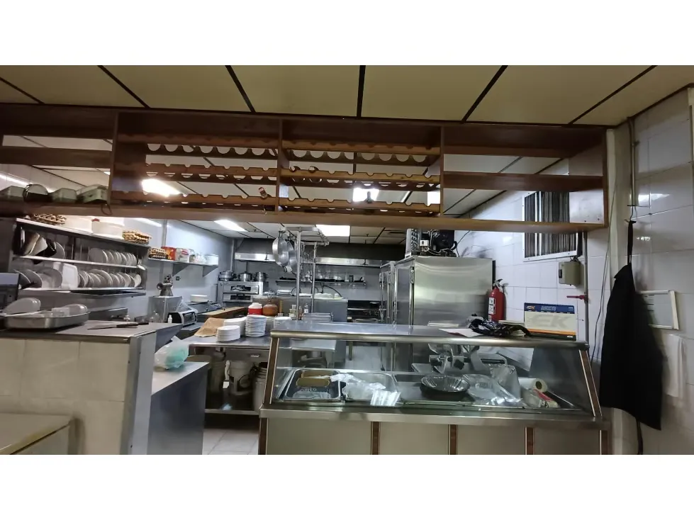 LOCAL COMERCIAL EN VENTA LA URBINA 174mts/4B/2PE - 6