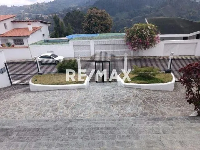 En Venta espectacular casa estilo Georgiano ubicada en la Tahona Urbanización Las Esmeraldas - 3