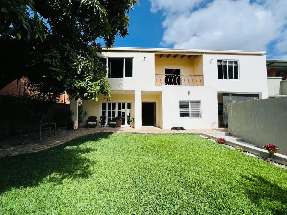 Se vende casa 600m² 6h+2s/6b+s/4p Altamira - 2