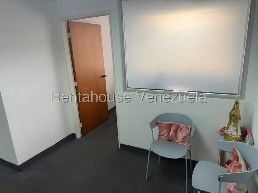 Oficina en Venta en Santa Paula, Distrito Metropolitano - 2