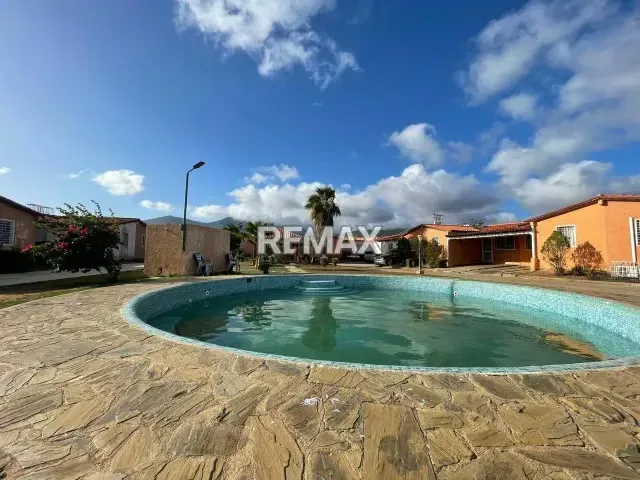 EN VENTA COMODA Y ACOGEDORA CASA EN LA AV JUAN BAUTISTA ARISMENDI, PORLAMAR, ISLA DE MARGARITA - 4
