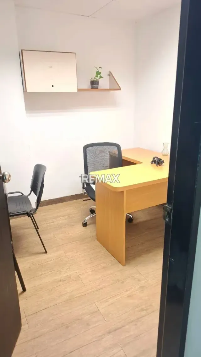 Se Alquila oficina de 105,99 mts2 en la Las Delicias - 5